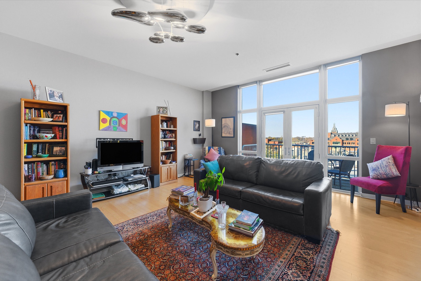 High-rise with city views